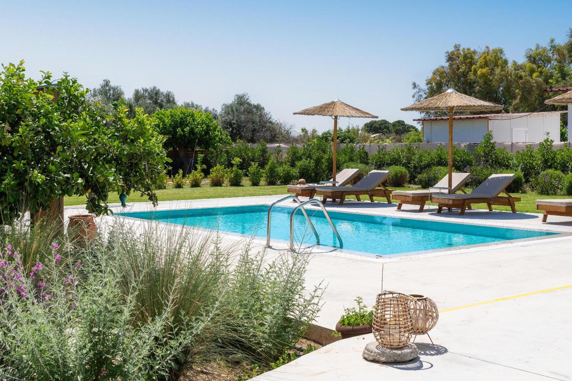 Ethria Pool Villa With Heated Jacuzzi Афанту Екстериор снимка
